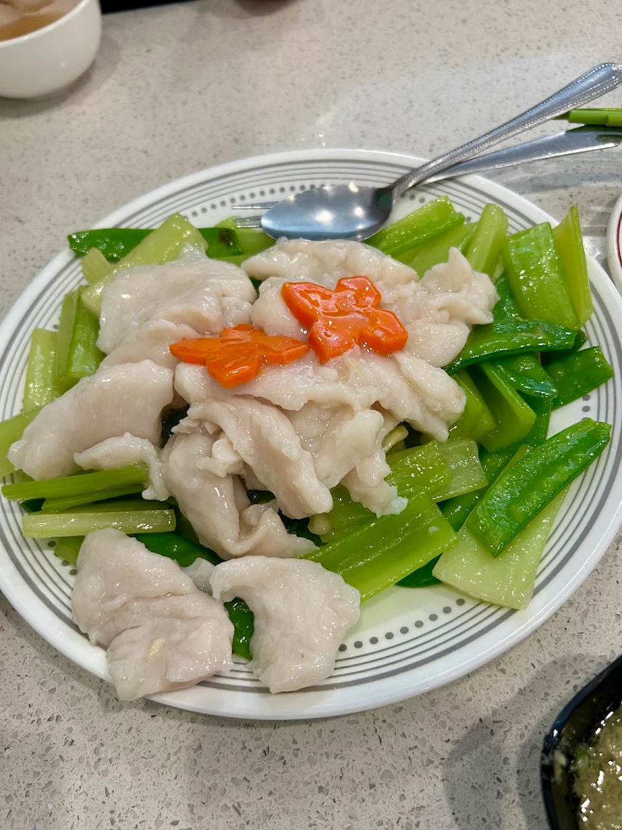 Fillet Fish with Snow Pea & Celery 荷芹魚塊